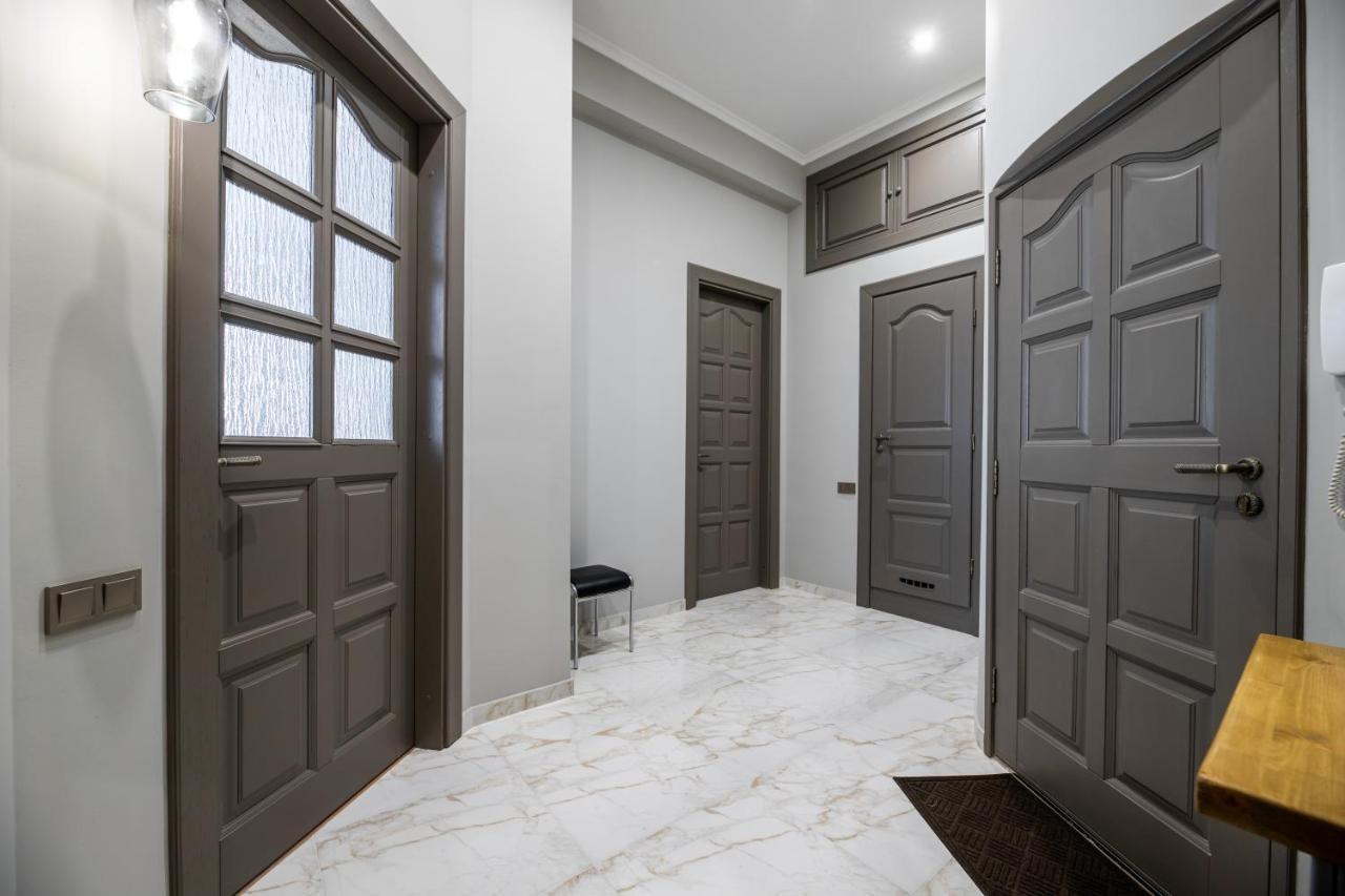 3 Room Apartments On Galytska Lviv Eksteriør bilde
