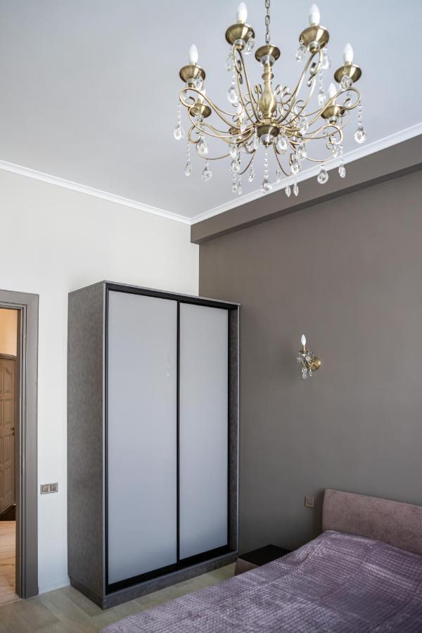 3 Room Apartments On Galytska Lviv Eksteriør bilde